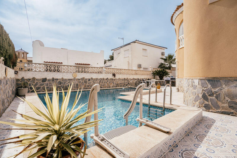 4 Cuarto Villa en venta