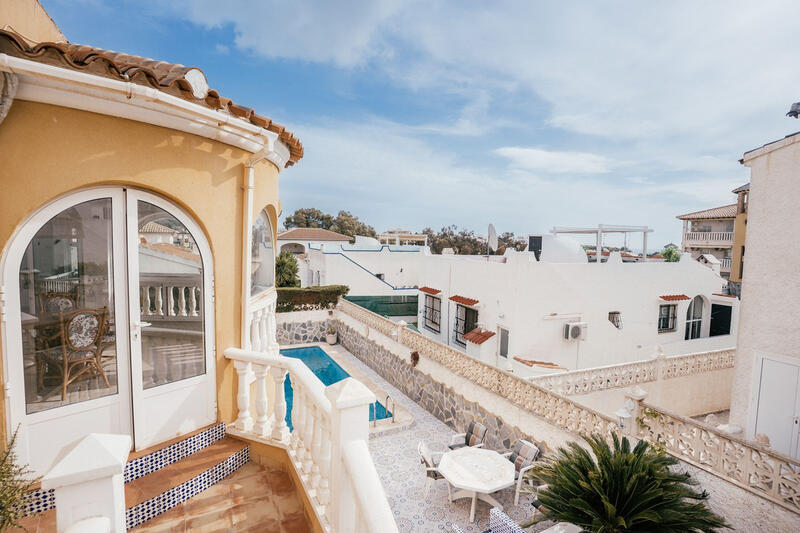 4 Cuarto Villa en venta