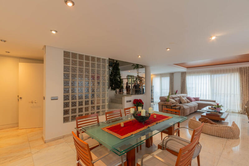 5 bedroom Townhouse for sale