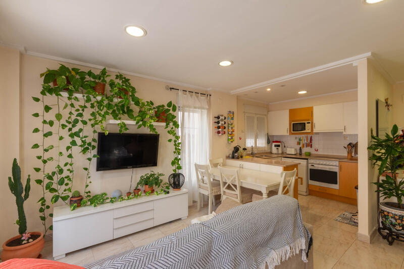 5 bedroom Townhouse for sale