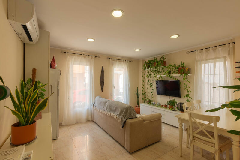 5 bedroom Townhouse for sale