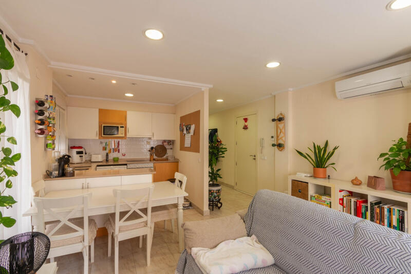 5 bedroom Townhouse for sale