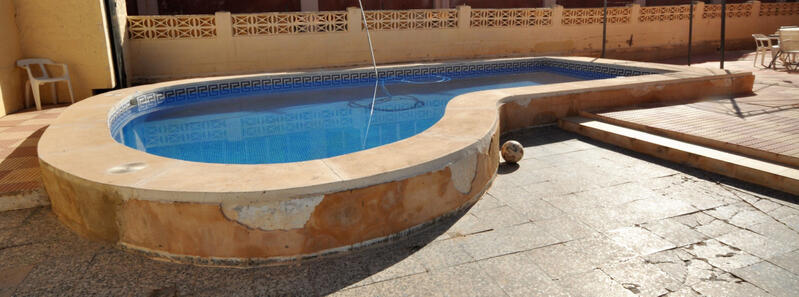 4 bedroom Townhouse for sale