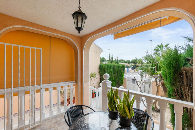 2 bedroom Townhouse for sale
