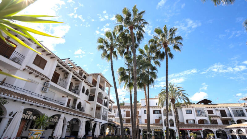 Apartamento en venta en Villamartin, Alicante