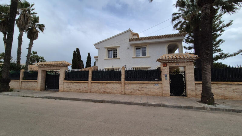 7 slaapkamer Villa Te koop in Cabo Roig, Alicante