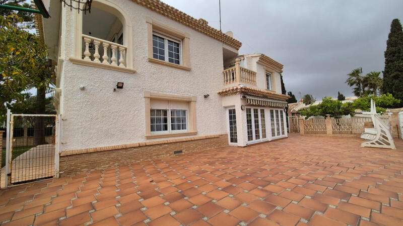 7 slaapkamer Villa Te koop in Cabo Roig, Alicante
