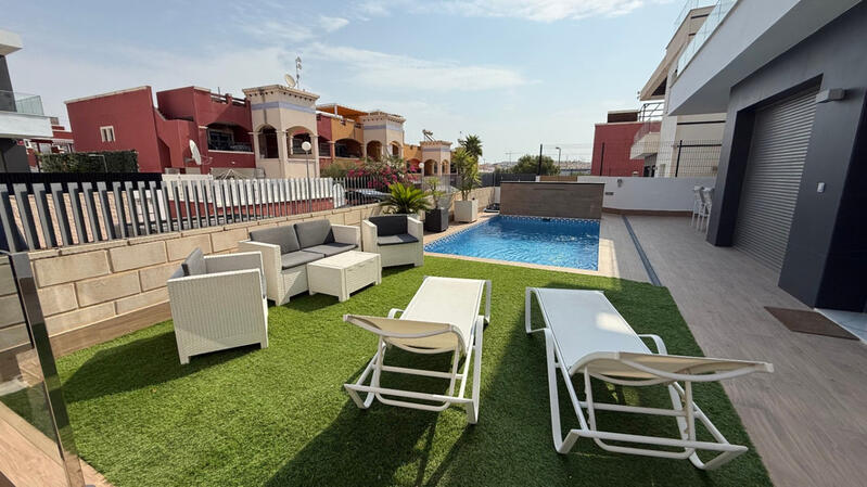 4 soverom Villa til salgs i Villamartin, Alicante