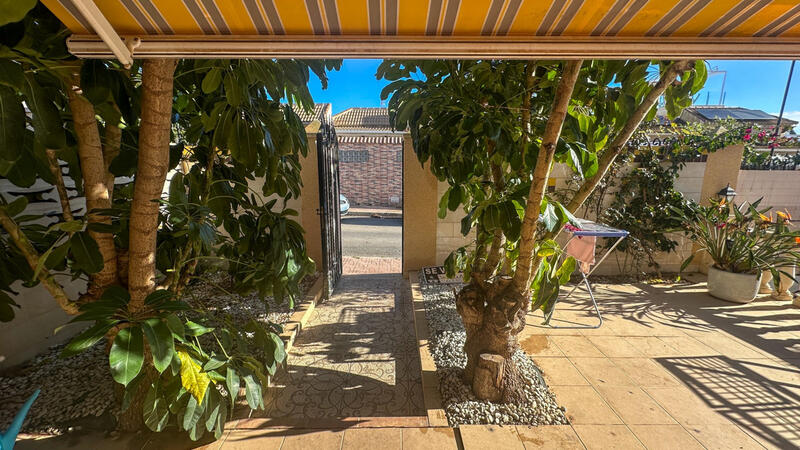 2 Schlafzimmer Stadthaus zu verkaufen in Torrevieja, Alicante