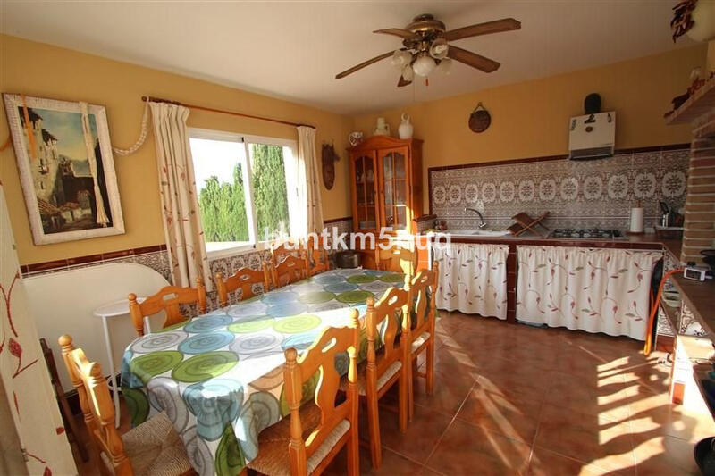 5 bedroom Villa for sale