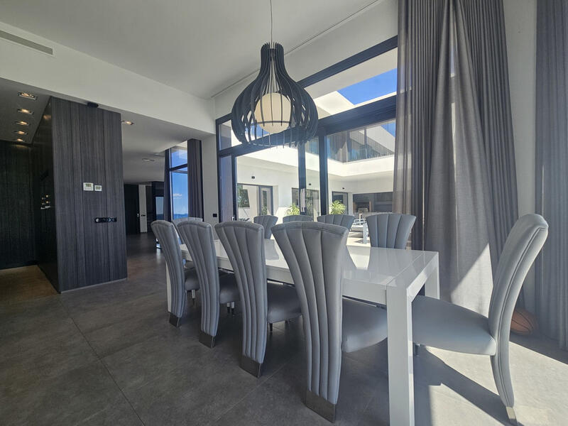4 спальная комната вилла продается