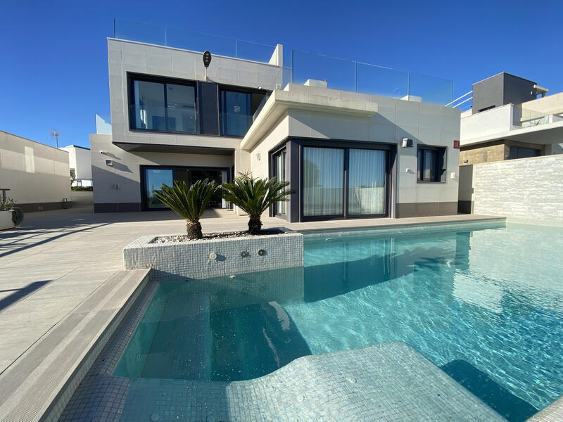 Villa til salgs i Campoamor, Alicante