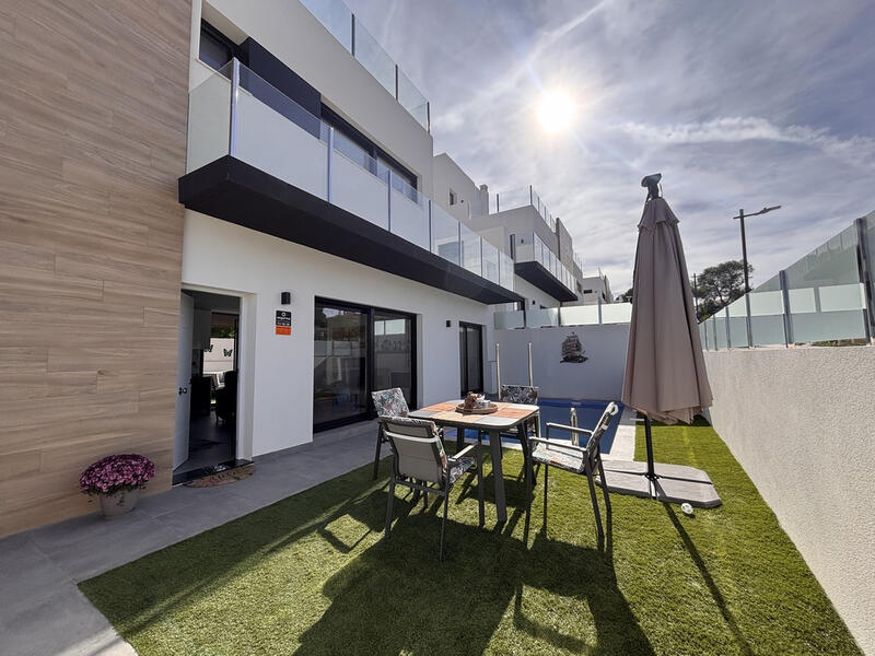 2 soveværelse Villa til salg i Villamartin, Alicante