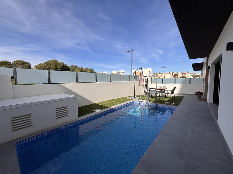 2 soveværelse Villa til salg i Villamartin, Alicante
