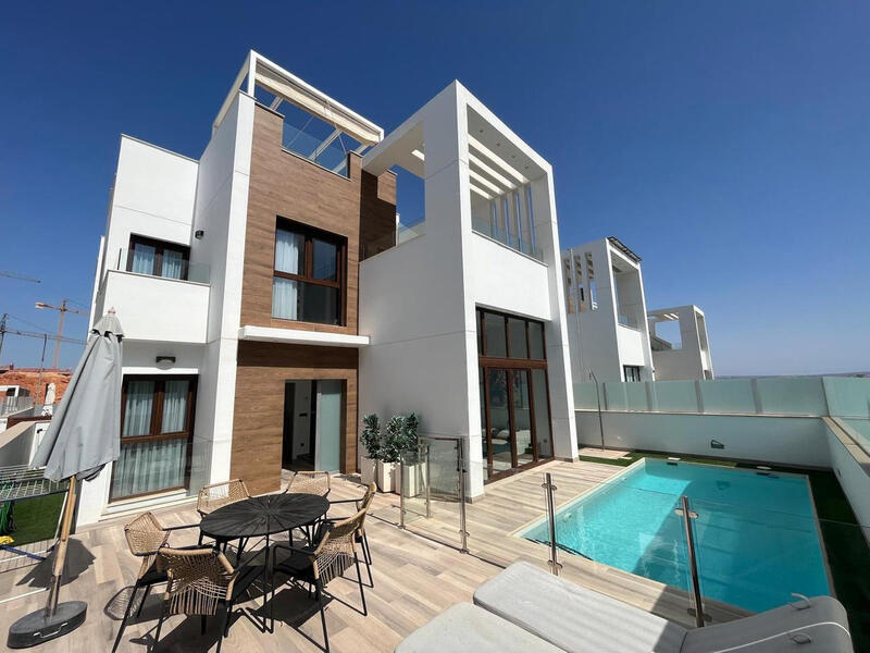 3 soveværelse Villa til salg i Los Balcones, Alicante