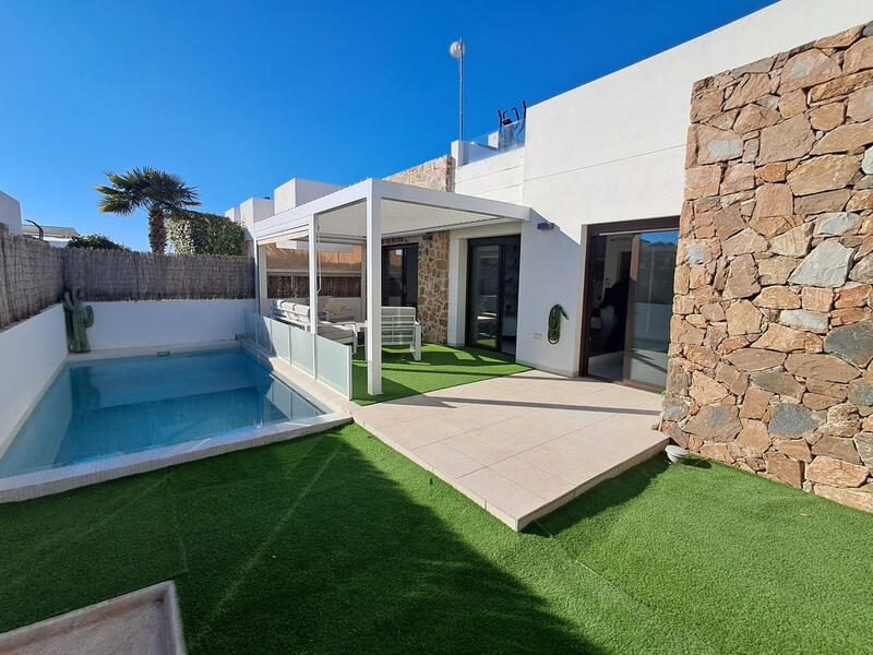 Villa en venta en Cabo Roig, Alicante