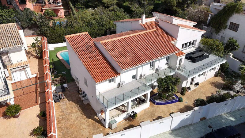 Villa Te koop in Campoamor, Alicante