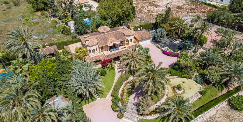 5 bedroom Villa for sale