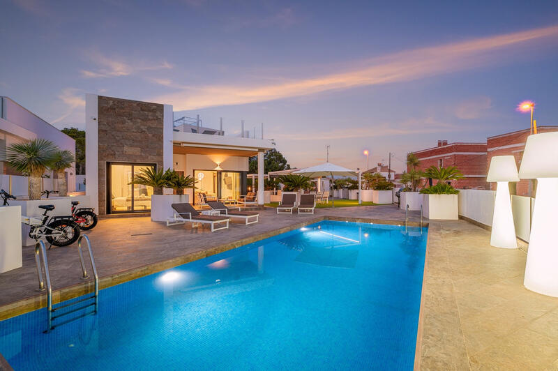 вилла продается в Villamartin, Alicante