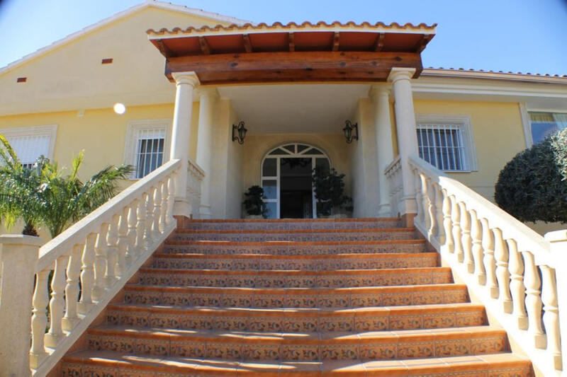 Villa for sale in l'Alfàs del Pi, Alicante