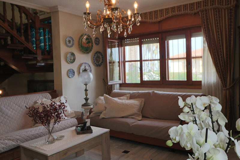 6 Cuarto Villa en venta
