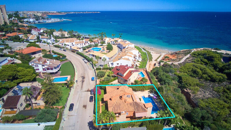 7 спальная комната вилла продается в Campoamor, Alicante