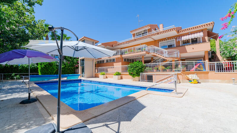7 спальная комната вилла продается в Campoamor, Alicante