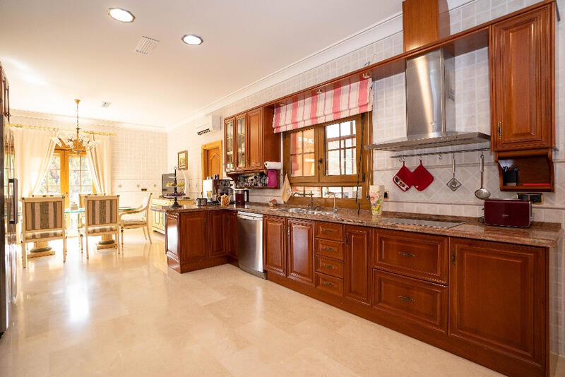 7 Schlafzimmer Villa zu verkaufen in Campoamor, Alicante
