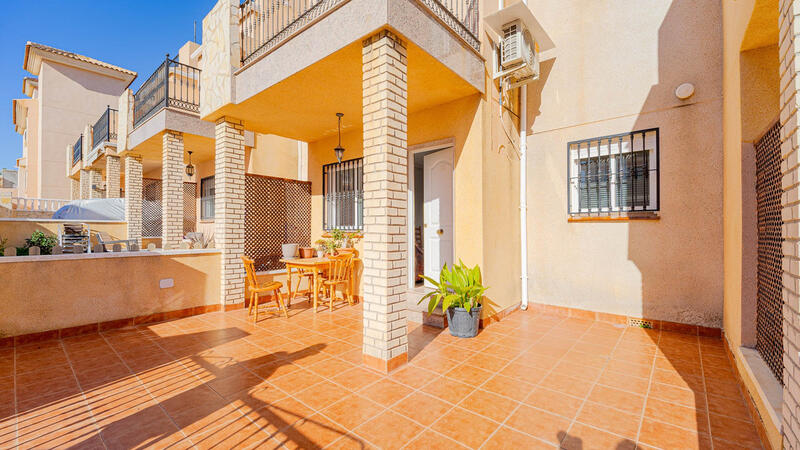 2 Schlafzimmer Stadthaus zu verkaufen in Punta Prima, Alicante