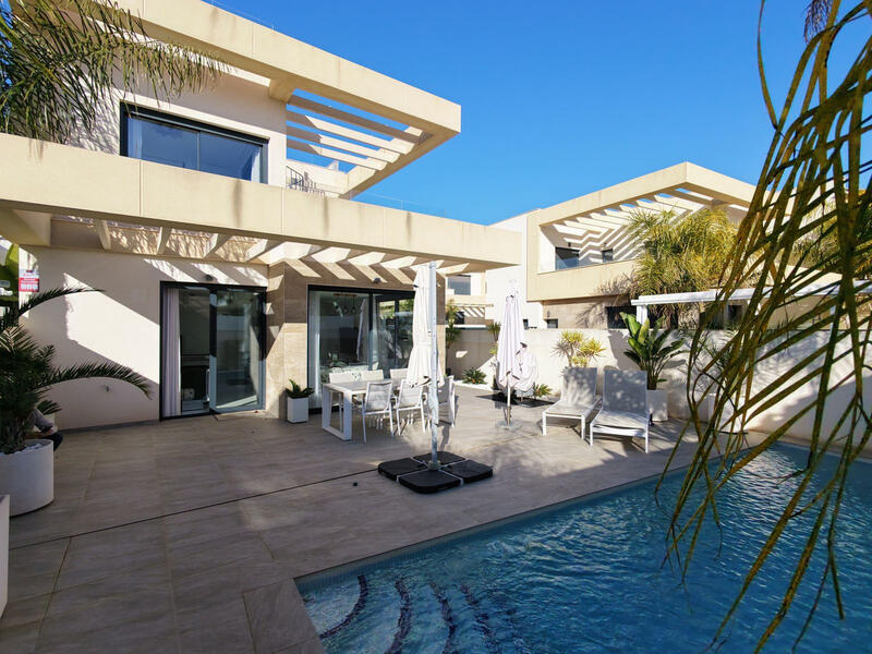 3 soveværelse Villa til salg i Los Montesinos, Alicante
