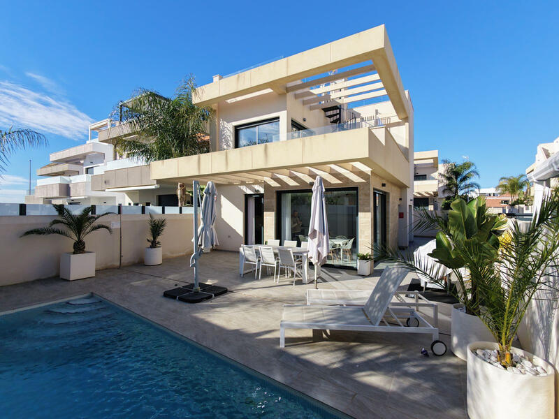 3 soveværelse Villa til salg i Los Montesinos, Alicante
