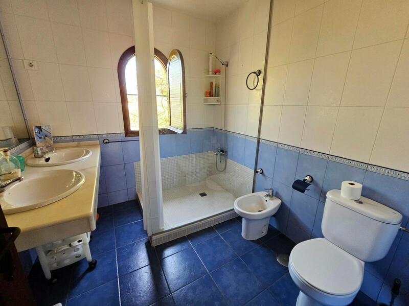 6 Cuarto Villa en venta