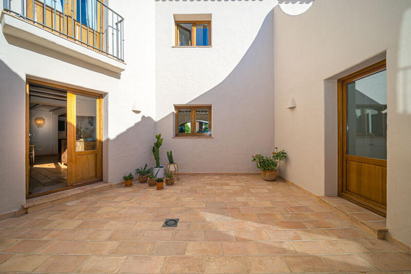 5 bedroom Villa for sale