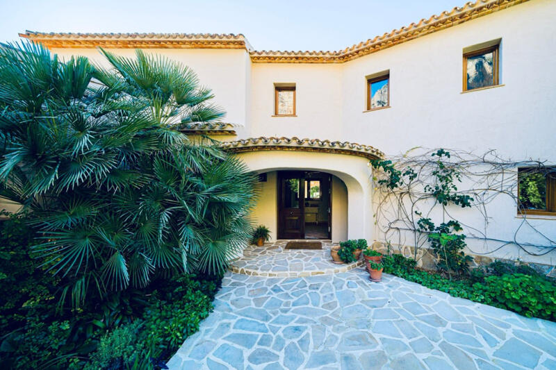 5 bedroom Villa for sale