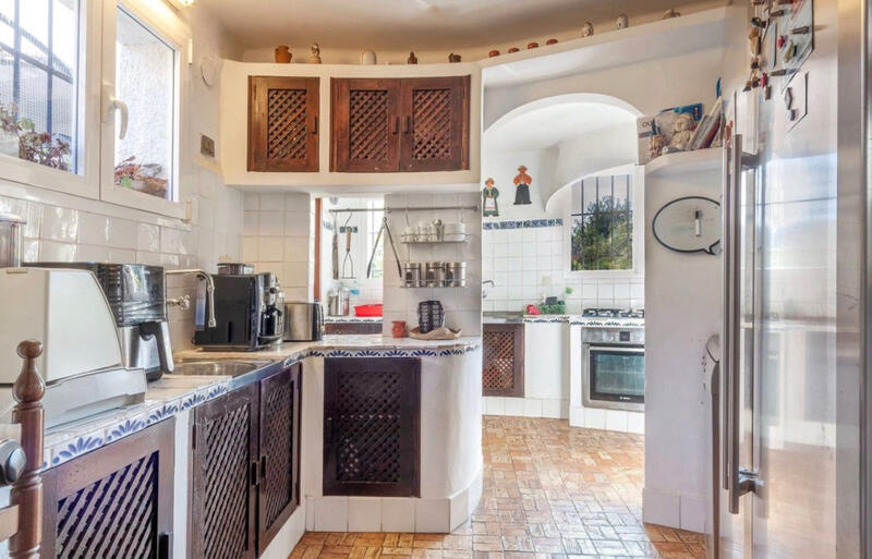 6 bedroom Villa for sale