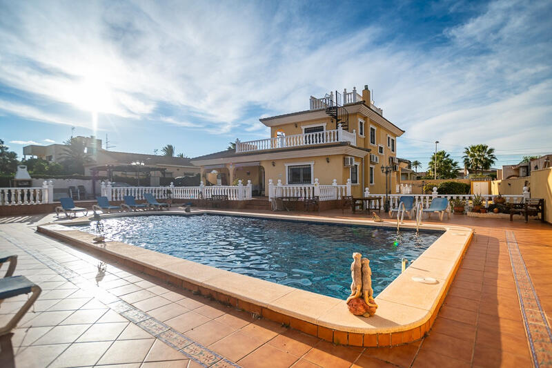 6 chambre Villa à vendre