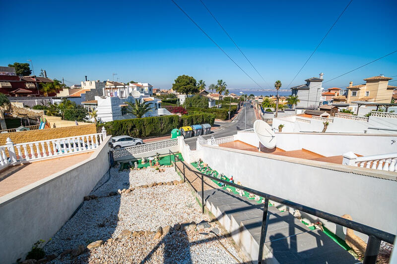 3 спальная комната городская тюрьма продается в Los Balcones, Alicante