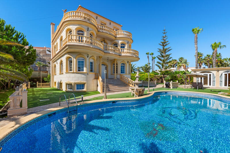 6 спальная комната вилла продается в Playa Flamenca, Alicante