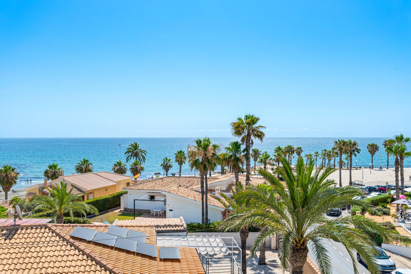 6 спальная комната вилла продается в Playa Flamenca, Alicante