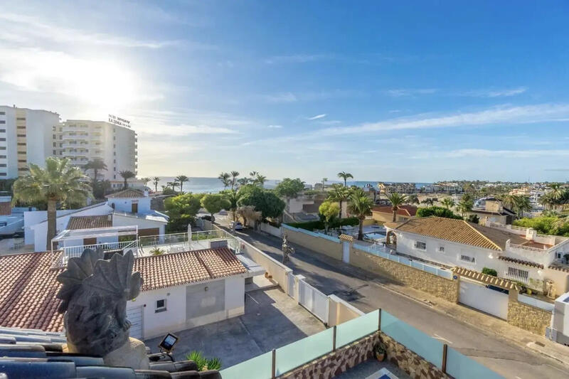 4 slaapkamer Villa Te koop in La Zenia, Alicante