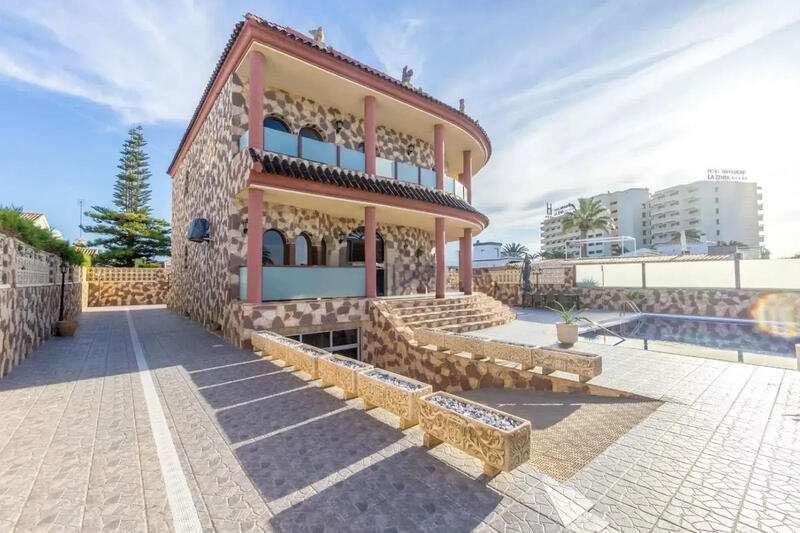 4 slaapkamer Villa Te koop in La Zenia, Alicante