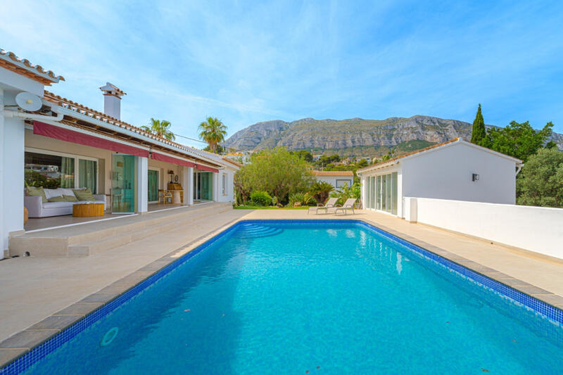 4 slaapkamer Villa Te koop in Denia, Alicante