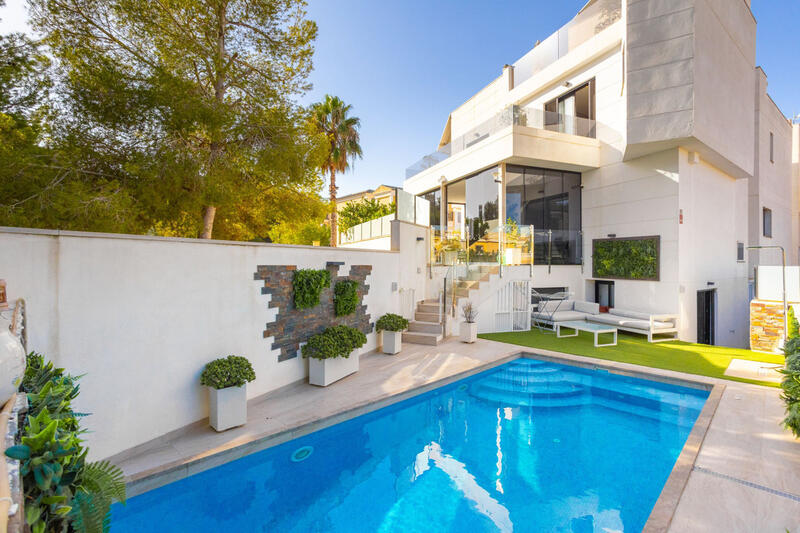 Villa en venta en Villamartin, Alicante