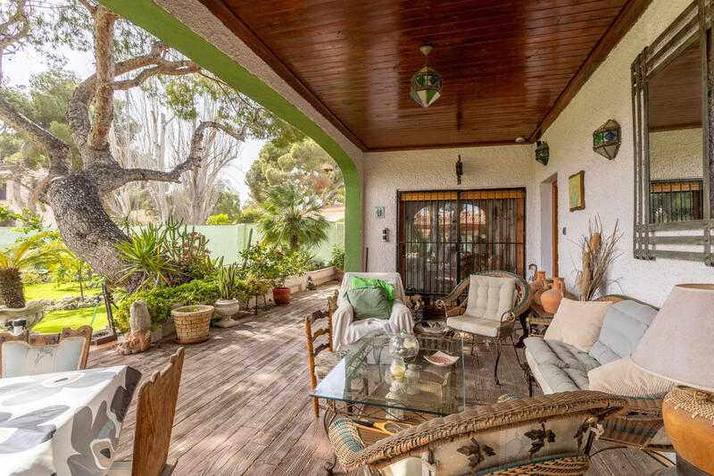 3 спальная комната вилла продается в Campoamor, Alicante