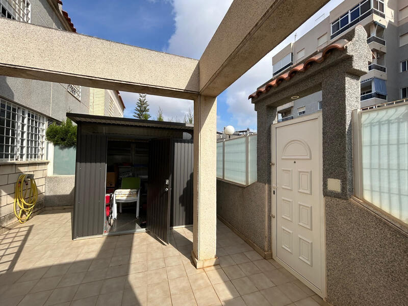 3 Schlafzimmer Stadthaus zu verkaufen in Torrevieja, Alicante