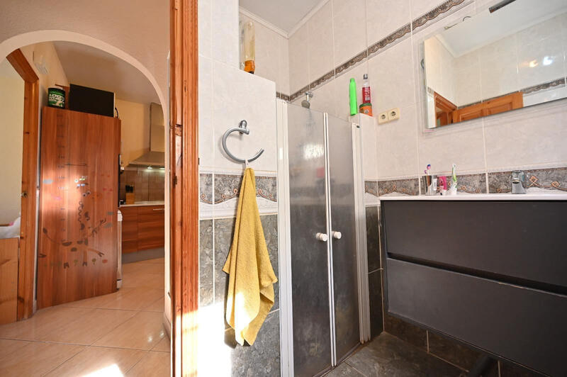 2 slaapkamer Gezinswoning Te koop