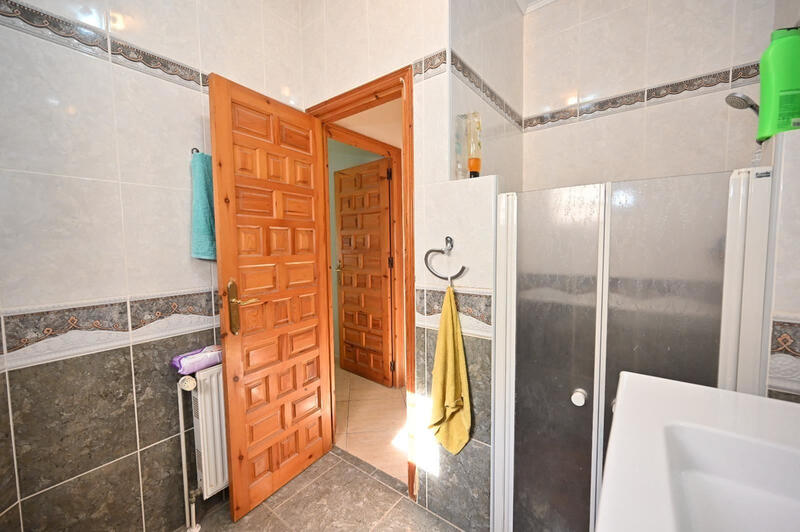 2 slaapkamer Gezinswoning Te koop