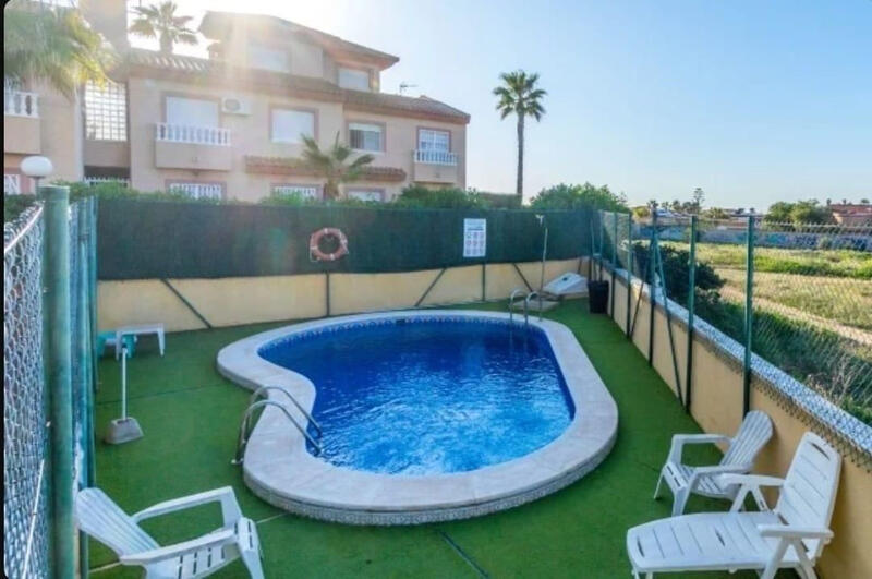 3 soveværelse Byhus til salg i Torrevieja, Alicante