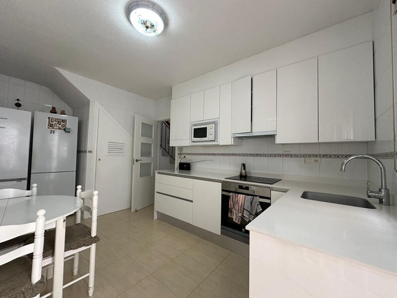 4 Schlafzimmer Stadthaus zu verkaufen