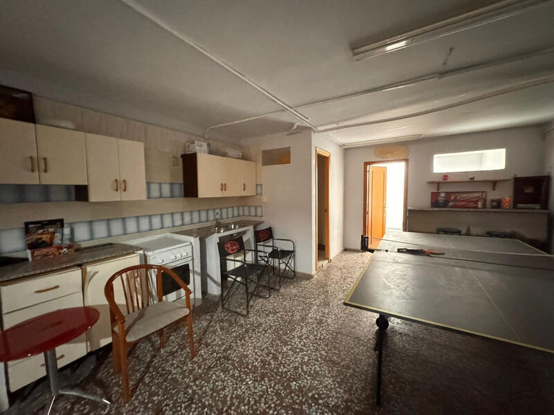 4 bedroom Townhouse for sale